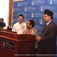 Rep. Sheila Jackson Lee (D-TX) makes a statement at the 9/11 Memorial Blood Drive at Capitol Hill, along side Naseem Mahdi (right) and Amjad Mahmood Khan (left)
