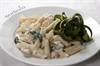 Pasta med parmesansås, kyckling och bladspenat