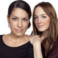 De gör TV-program om mode och kändisar.