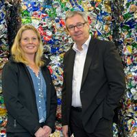 Katarina Lundell, marknadschef Returpack, och Pelle Hjalmarsson, vd Returpack
