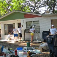 WellCare Associates Participate in Paint Your Heart Out, Tampa to Lend a Helping Hand in Hillsborough County