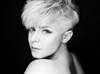 Robyn uppträder på den nya interaktiva livescenen. Foto: Rankin