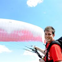 Stephen Groundwell from Netmetix Ltd attempts his longest paraglide for charity
