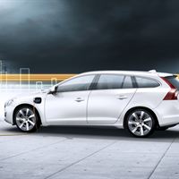 V60 plug in hybrid med laddstolpe high