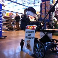 Barnvagn med Svensk Damtidning