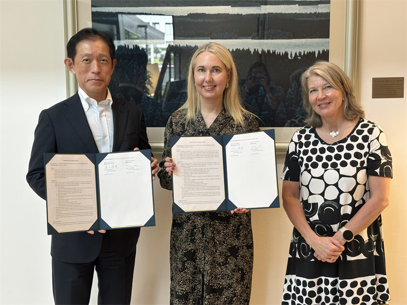 Picture Atsushi Nakajima Tiina Mikkonen and the Ambassador Tanja Jskelinen