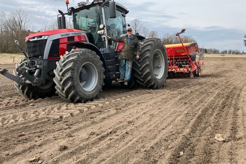 Anders Wallskog mitt i vrbruket i Moholm norr om Skara