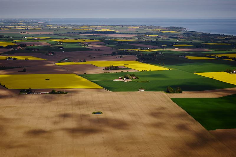 Flygbild ver lantbrukslandskap i Skne