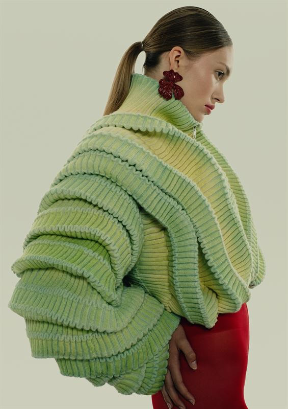 Stinarand - Unravel jacket side - photo Lissa Sadikova.jpg