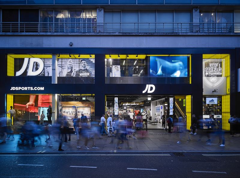 How does Technology Enhance the In-Store Customer Experience at JD