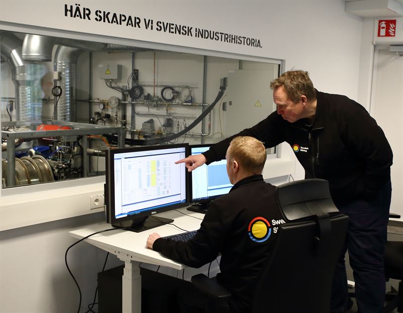 CEO Gunnar Larsson and technician Filip Franzn in Swedish Stirlings new Stirling laboratory