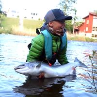 Leon Condrup med en lax på 94 cm. Foto: Christoffer Nilsson