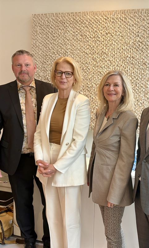 Patrik Hall vd Consid Tyskland Elisabeth Svantesson Sveriges finansminister och Veronika WandDanielsson Sveriges ambassadr i Tyskland