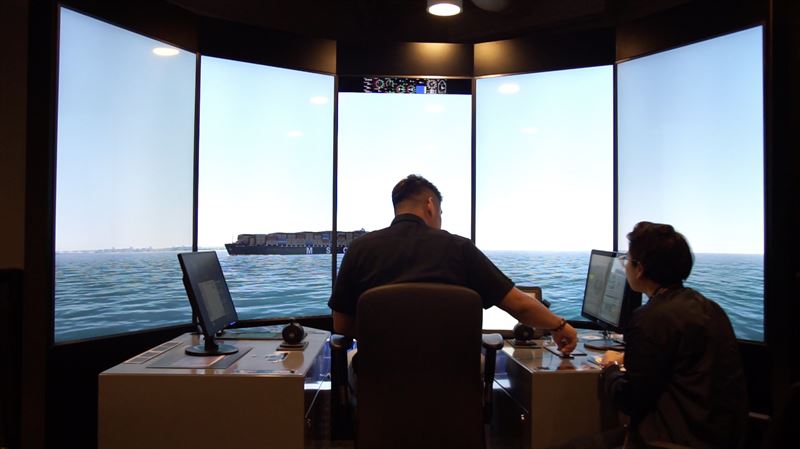 A PSA Marine Tug Master providing feedback on the smart navigation system during a usability test conducted on Wärtsilä’s autonomous ship simulator. Copyright: Wärtsilä.