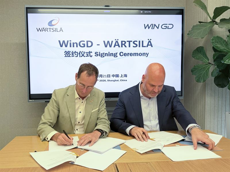Wärtsilä and WinGD have signed a new Service Framework Agreement, reaffirming their shared commitment to supporting shipowners and operators worldwide (Left to right: Dominik Schneiter, CEO, WinGD, Pe