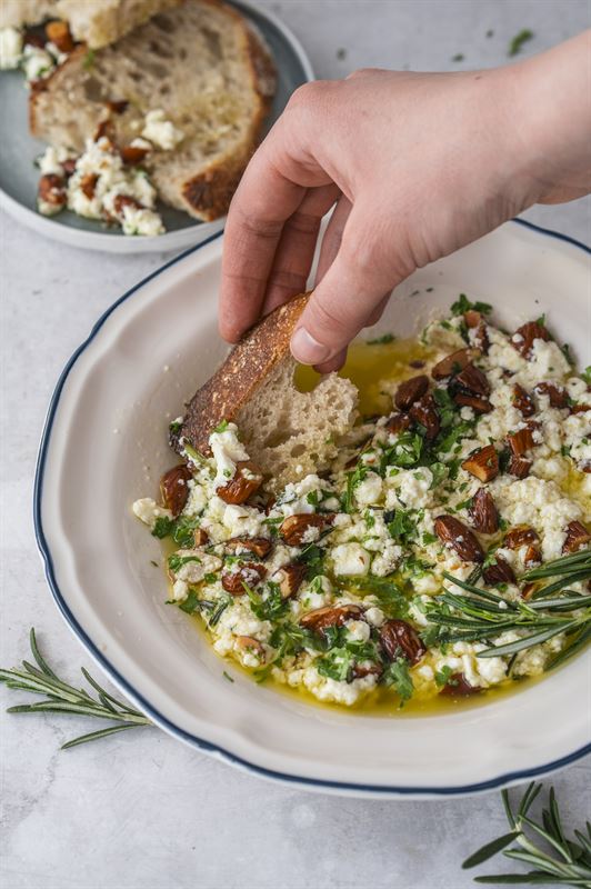 Feta-Rosmarin-Olivenöl-Dip-14.jpg