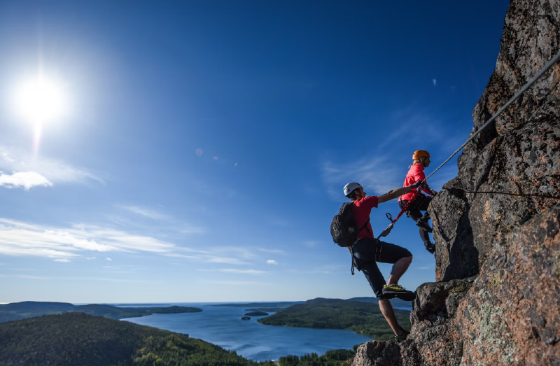 En bild som visar utomhus, himmel, äventyr, person
AI-genererat innehåll kan vara felaktigt.