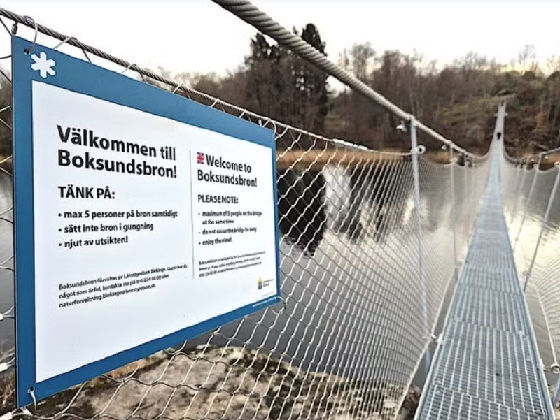 A sign on a fence
AI-generated content may be incorrect.