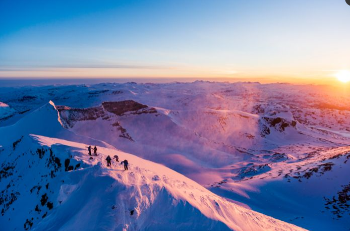 A group of people on a snowy mountain

AI-generated content may be incorrect.