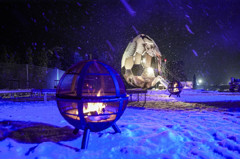Une image contenant neige, plein air, Bleu Majorelle, hiver

Le contenu généré par l’IA peut être incorrect.