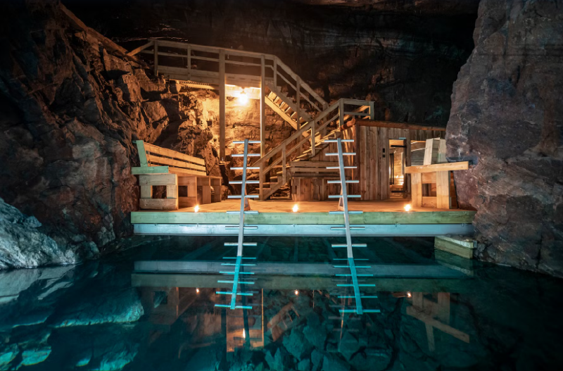 Une image contenant eau, bâtiment, grotte, intérieur

Le contenu généré par l’IA peut être incorrect.