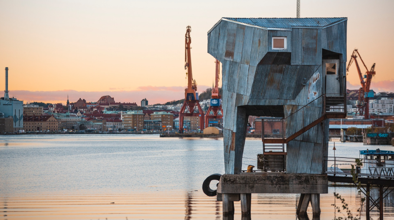 A building on the water

AI-generated content may be incorrect.