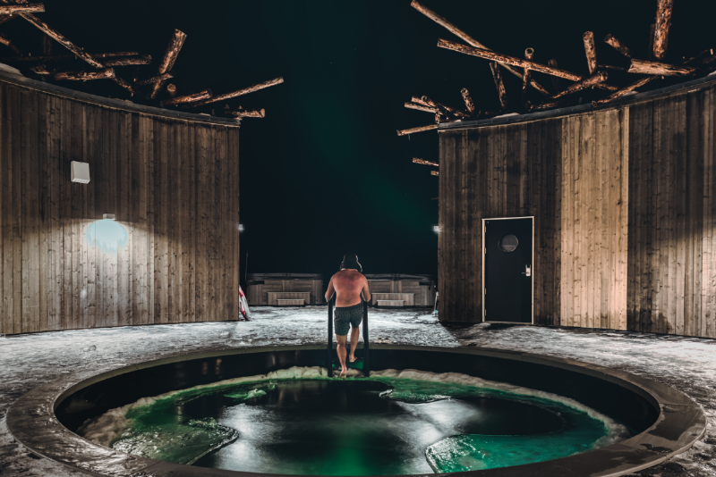 A person standing in a pool of water

AI-generated content may be incorrect.
