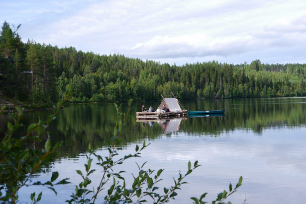 A boat on a lake with trees in the background
AI-generated content may be incorrect.