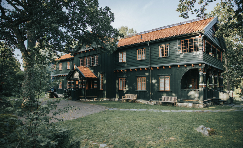 En bild som visar byggnad, hus, utomhus, himmel

AI-genererat innehåll kan vara felaktigt.