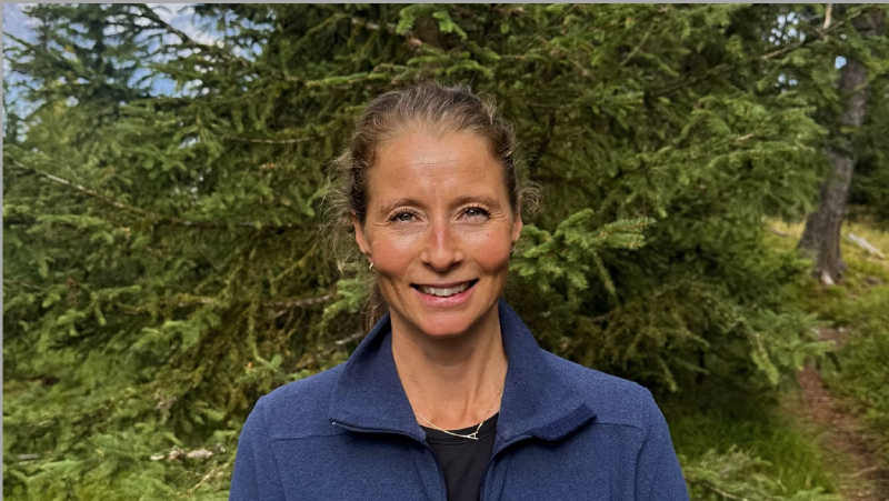 En bild som visar träd, Människoansikte, person, klädsel

AI-genererat innehåll kan vara felaktigt.
