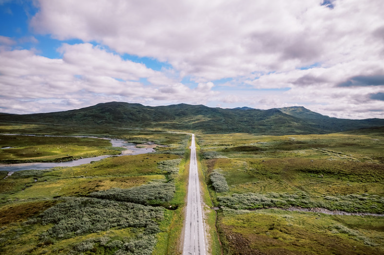 En bild som visar utomhus, gräs, moln, himmel
AI-genererat innehåll kan vara felaktigt.