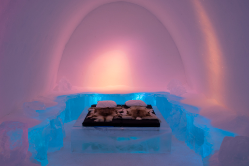 Une image contenant igloo, Hôtel de glace, hiver

Le contenu généré par l’IA peut être incorrect.