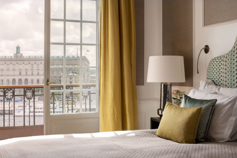 Une image contenant intérieur, oreiller, décoration d’intérieur, lit

Le contenu généré par l’IA peut être incorrect.