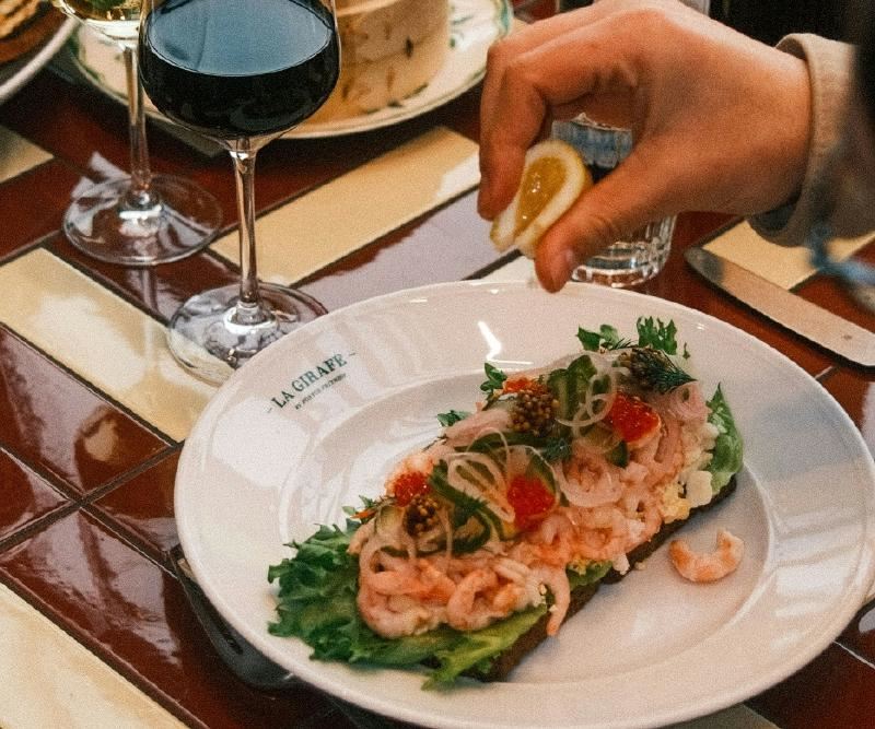 A person putting a lemon on a plate of food
AI-generated content may be incorrect.