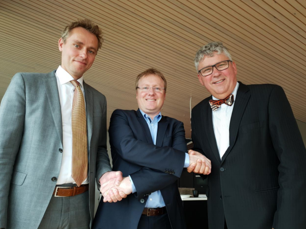 Picture taken after todays signing From left Ola Borten Moe Rich Denny Managing Director AS Norske Shell and Erik Haugane