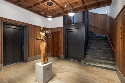 Mimi 14 år – Staty av Konstnären Peter Linde