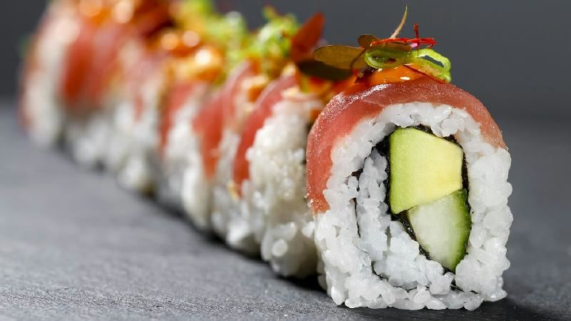 En bild som visar mat, maträtt, sushi, Japansk mat

Automatiskt genererad beskrivning
