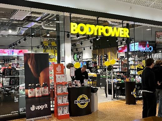 En bild som visar text, klädsel, Detaljhandel, butik

Automatiskt genererad beskrivning