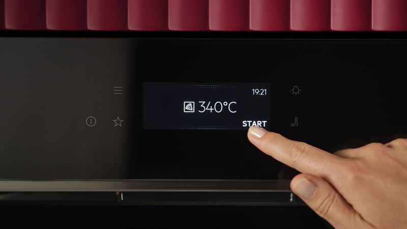 AEG 7000 PizzaExpert Multifunktions-Backofen Excite Touch Display 02