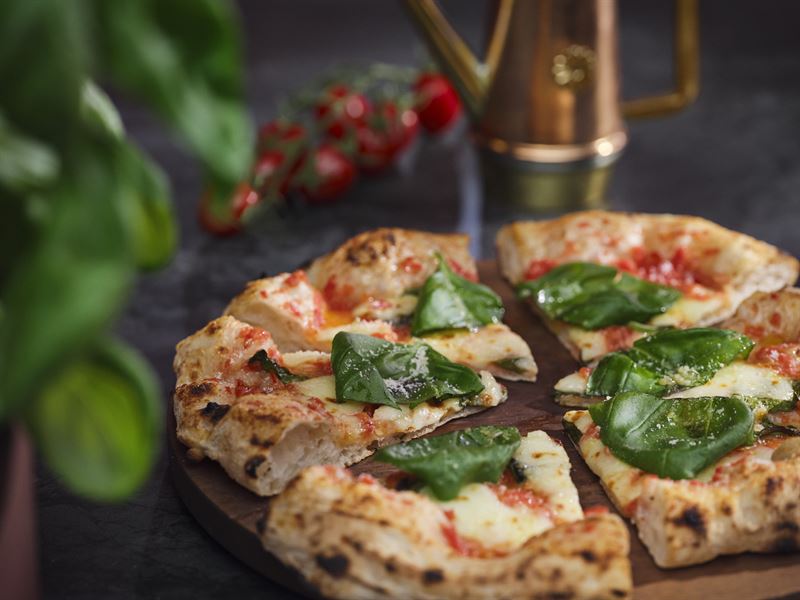 AEG PizzaExpert Pizza Closeup
