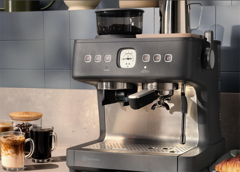 Cafeteira Espresso Electrolux Expert ECM90