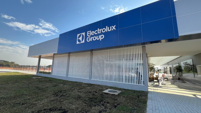 Inaugurada no ano passado em São José dos Pinhais PR fábrica do Electrolux Group é 100 sustentável