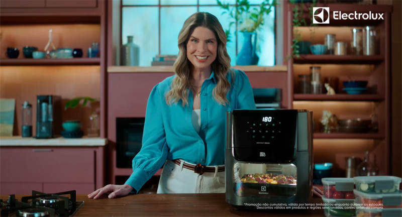 Rita Lobo estrela in&iacute;cio da Black Friday Electrolux