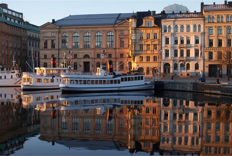 Musikaliska Kvarteret från vattnet, foto Sanna Tirén.jpeg