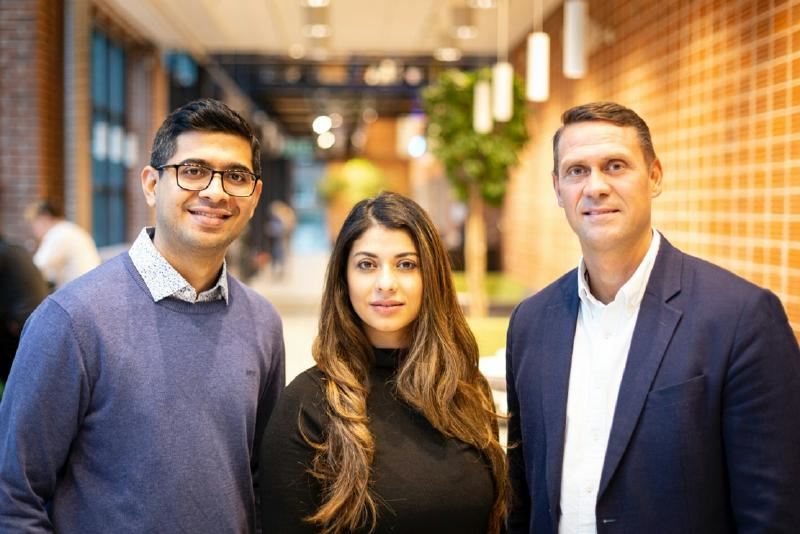 A group of people posing for a photo
AI-generated content may be incorrect.