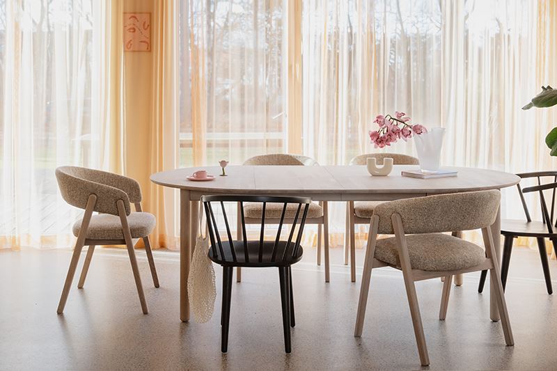 Derrymore dining table Derrymore insert ww Barnaby chair dark beige ww Carmen chair black