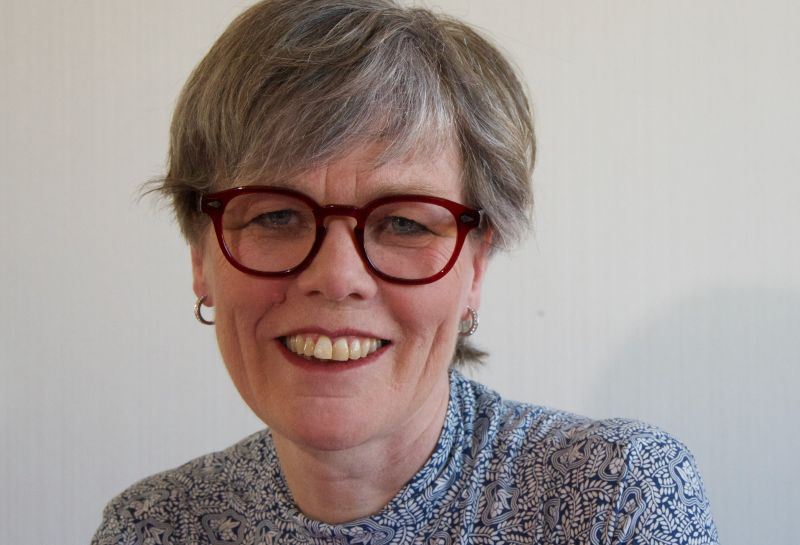En bild som visar Människoansikte, person, leende, klädsel

AI-genererat innehåll kan vara felaktigt.