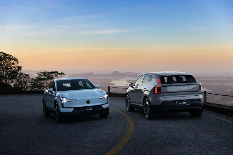 Two cars parked on a road

AI-generated content may be incorrect.