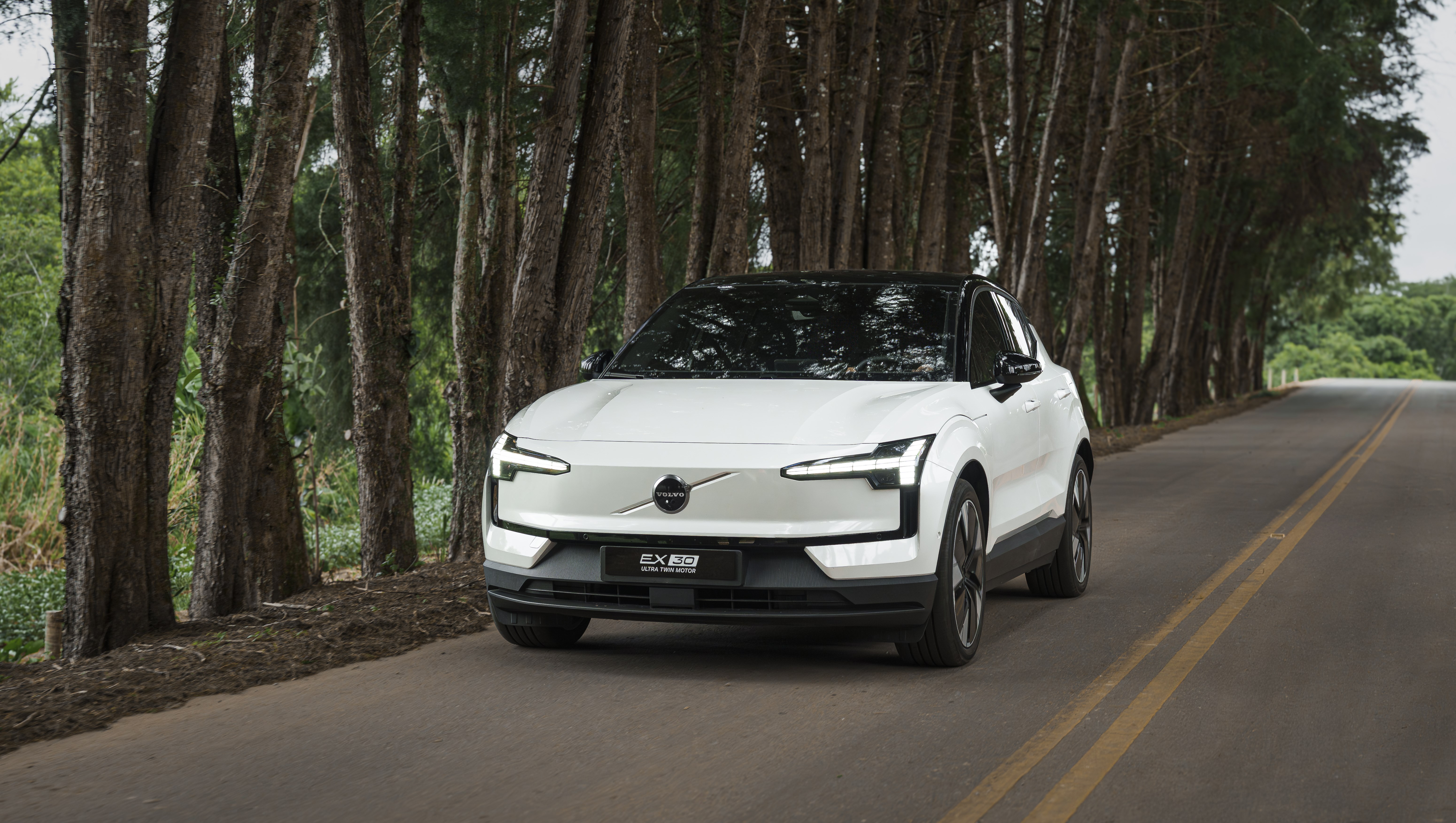 Volvo EX30 Ultra Twin Motor traduz quase cem anos de legado e performance da Volvo Cars em um SUV 100% elétrico