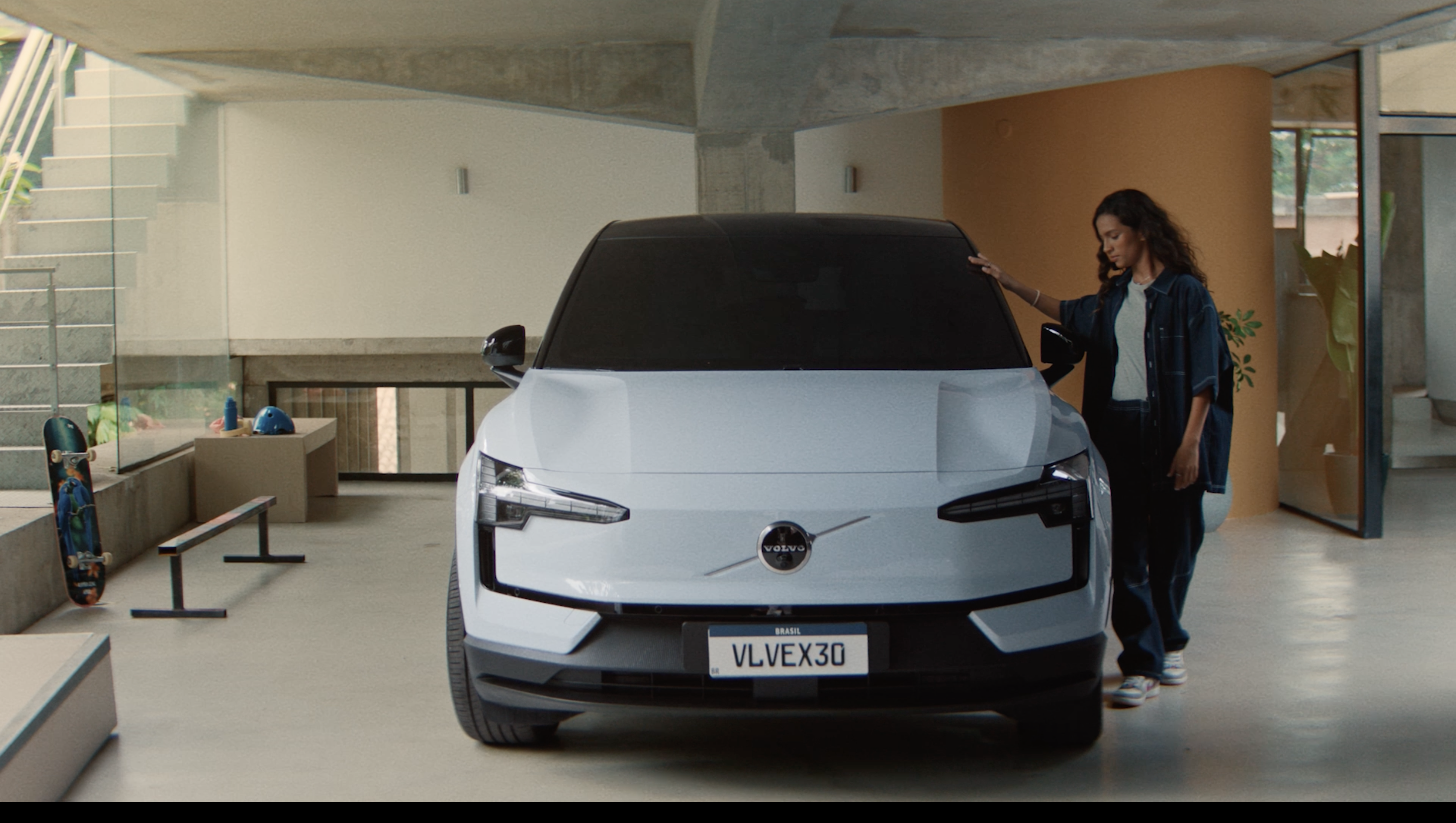 Volvo Car Brasil apresenta EX30 Ultra Twin Motor em campanha com Rayssa Leal que conecta performance, segurança e primeira liberdade ao volante